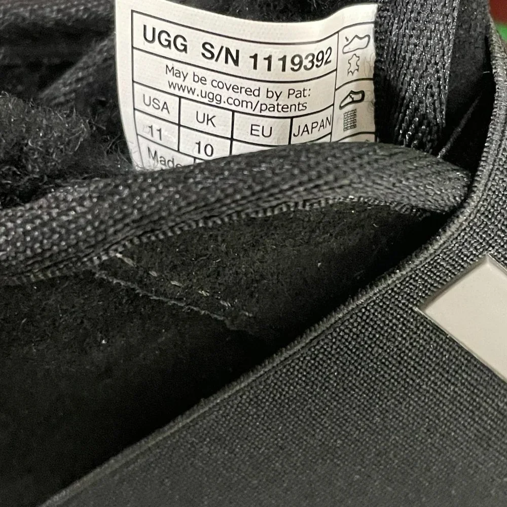 UGG Neumel II Graphic Mens Suede Chukka Boots  Black UGG 1119392 BLK NEW Size 11 - Picture 2 of 8